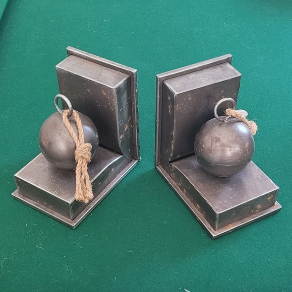 Book holders - Picture 4 of 4